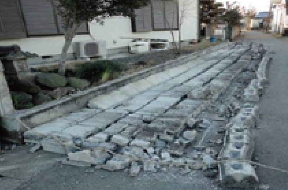 ブロック塀の倒壊イメージ写真